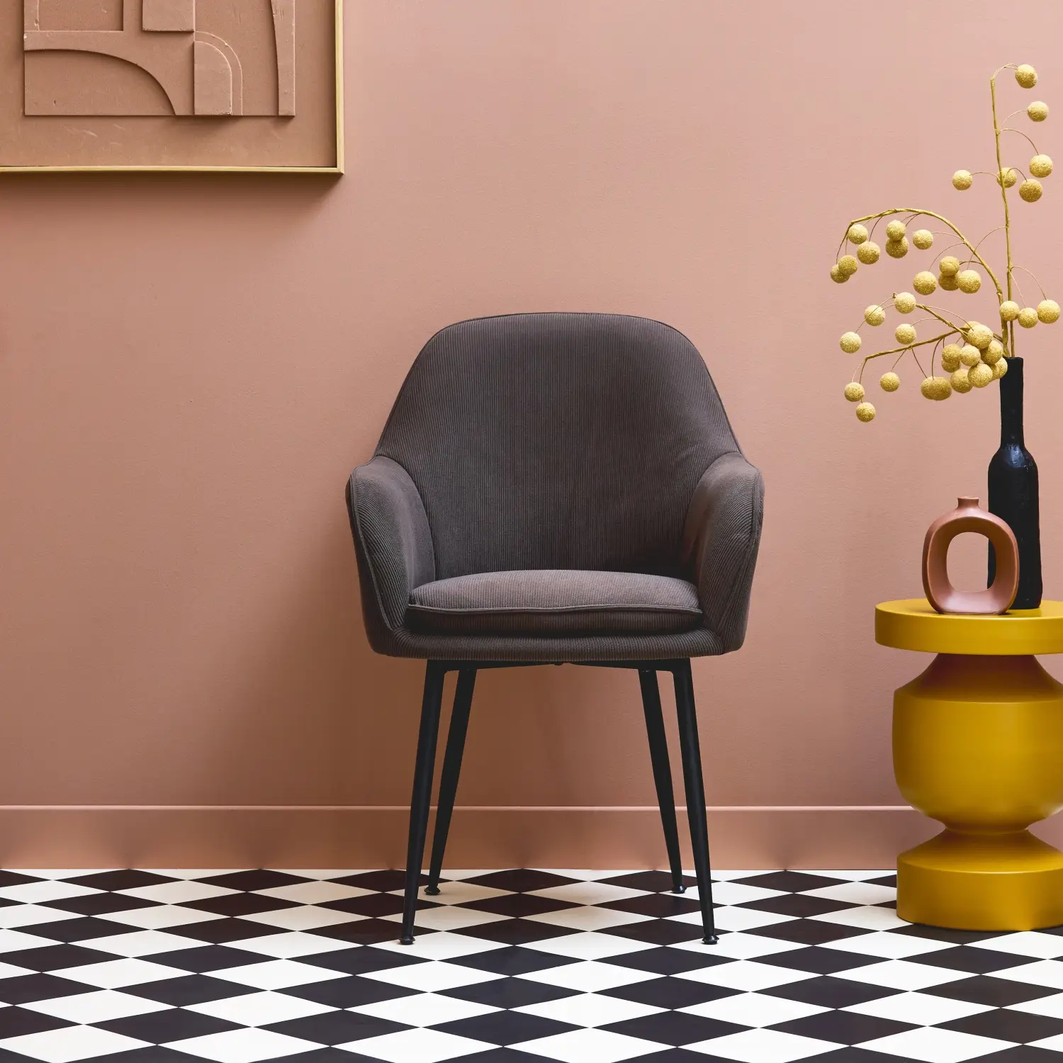 Fauteuil en velours côtelé gris foncé et pieds en métal noir mat. L 57 x P 59 x H 84.5 | sweeek