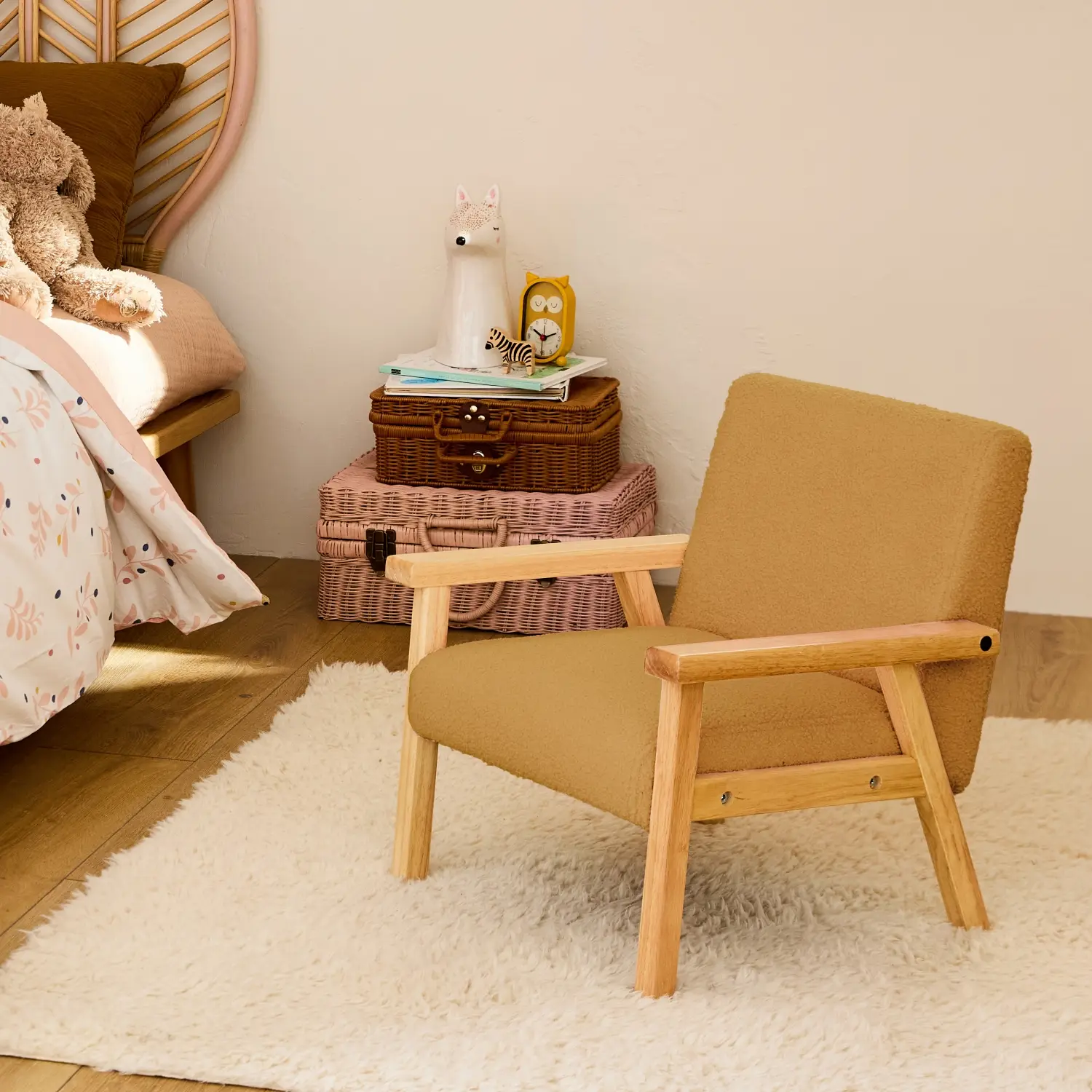 Fauteuil enfant en bois et tissu bouclette moutarde. ISAK L 47 x P 43.5 x H 50cm | sweeek