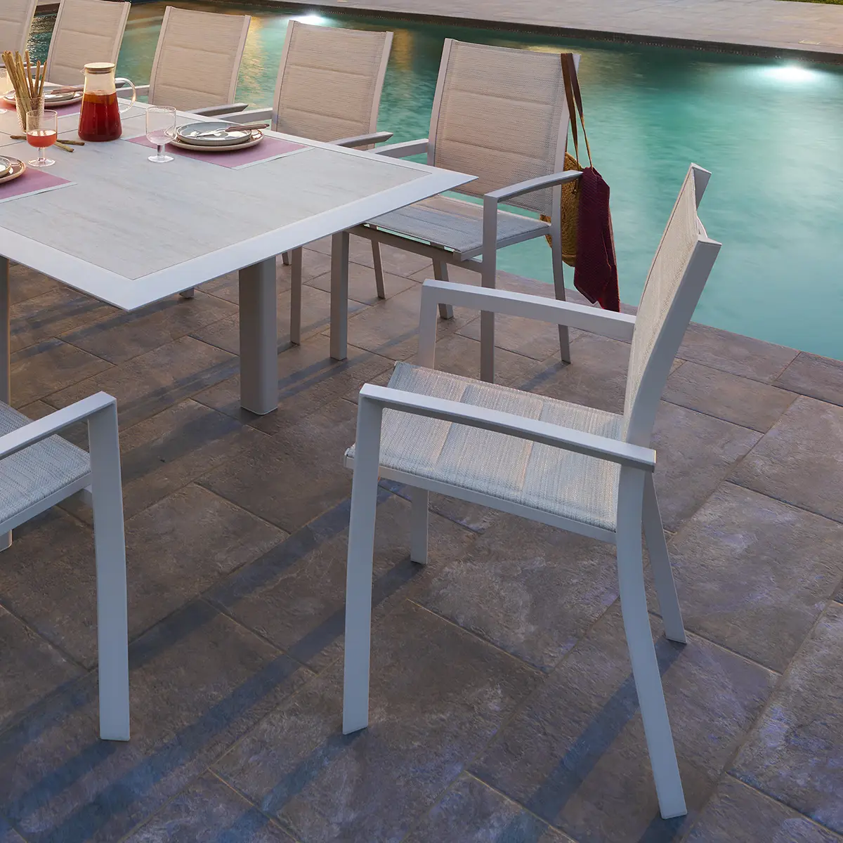 Fauteuil de jardin empilable «Allure» beige & avoine aluminium et texaline Hespéride