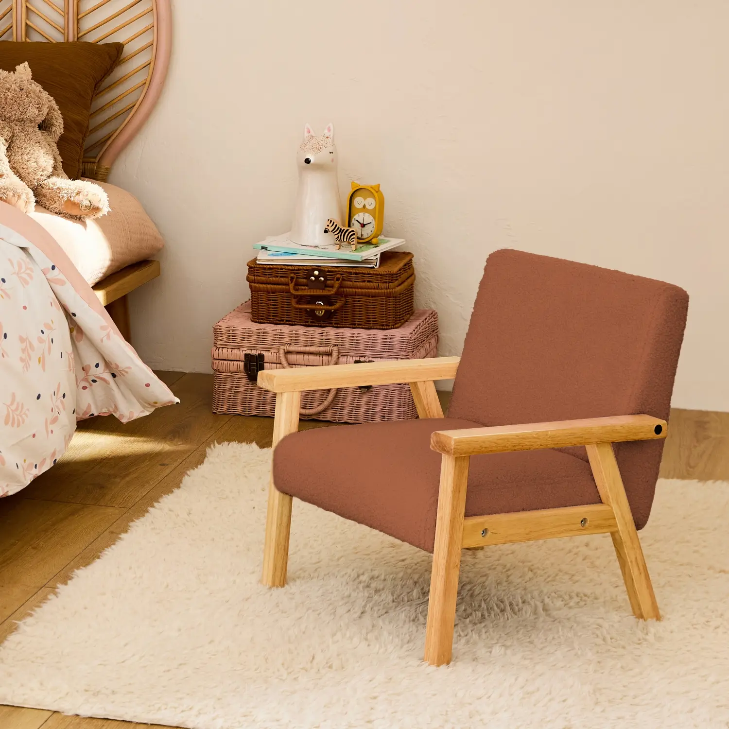 Fauteuil enfant en bois et tissu bouclette terracotta. ISAK L 47 x P 43.5 x H 50cm | sweeek