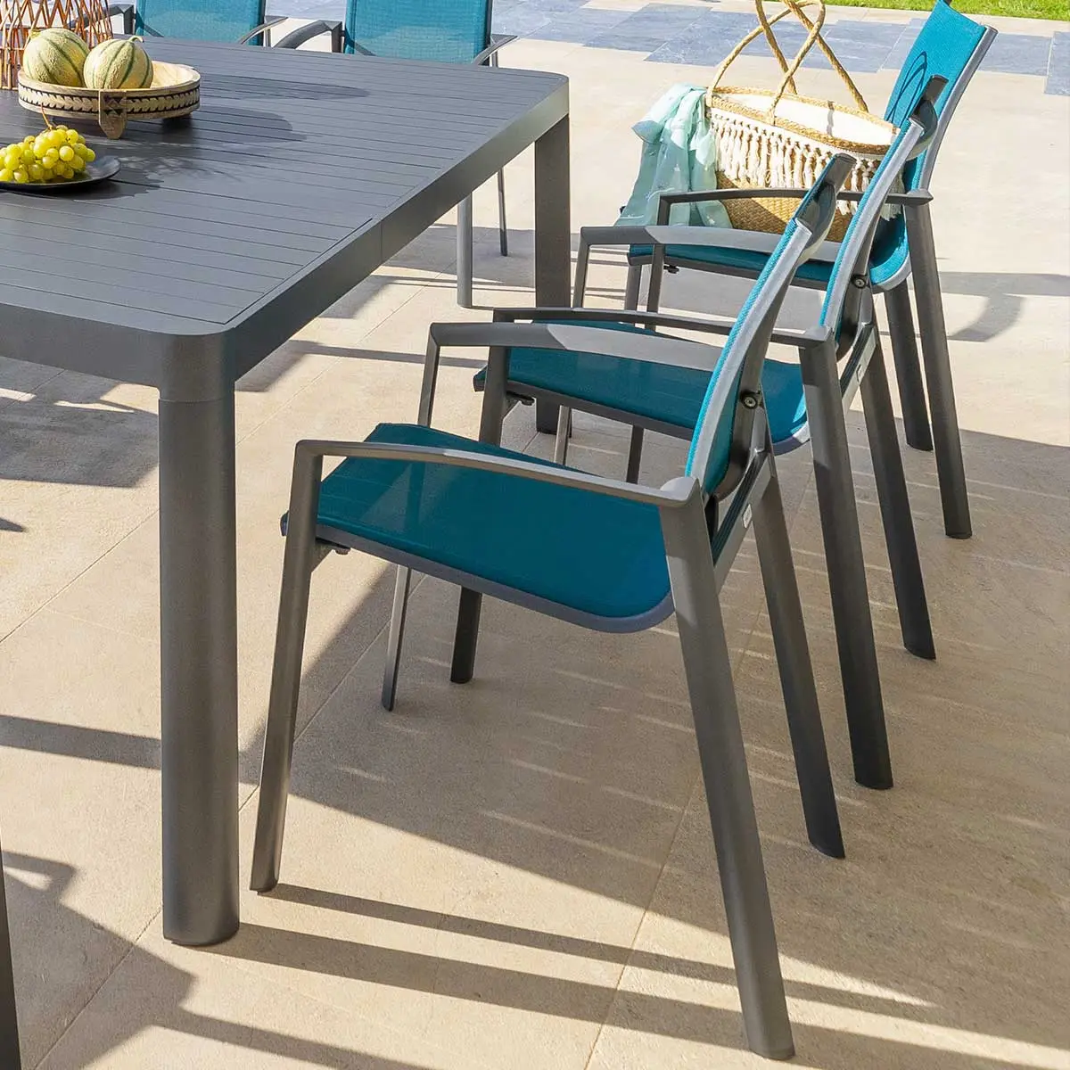 Fauteuil de jardin empilable «Axant» bleu canard & graphite en aluminium traité époxy Hespéride