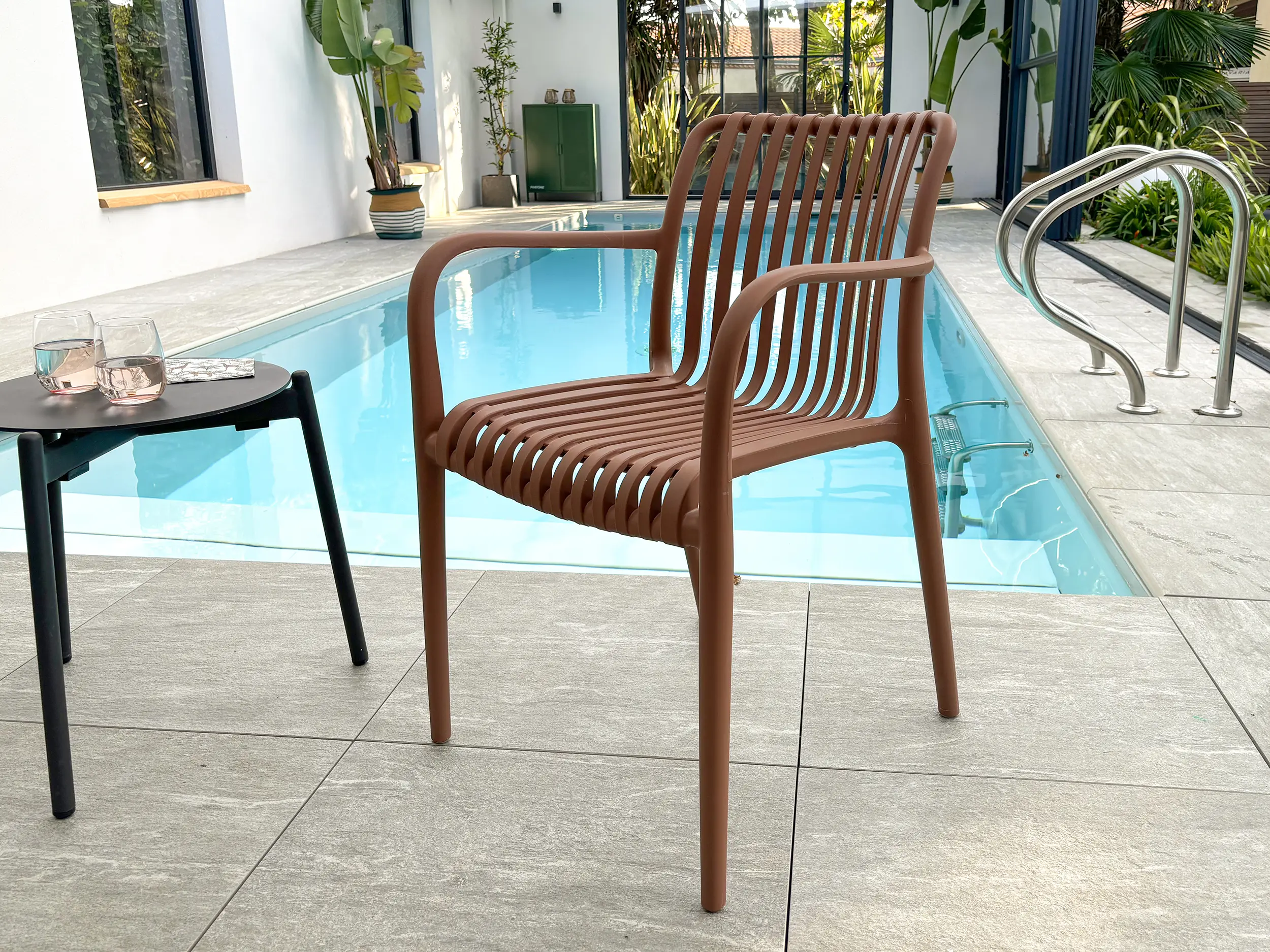 Fauteuil de jardin empilable en Polypropylène – Terracotta – TIAGO