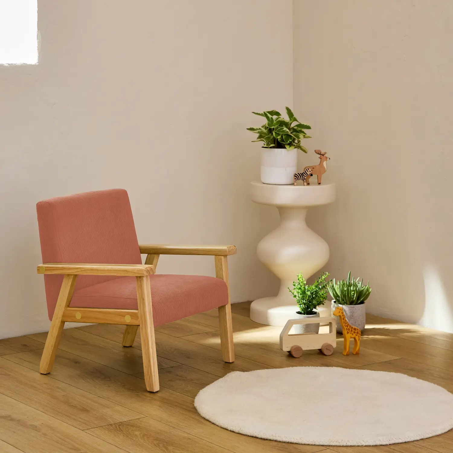 Fauteuil enfant en bois et velours côtelé terracotta. ISAK L 47 x P 43.5 x H 50cm | sweeek