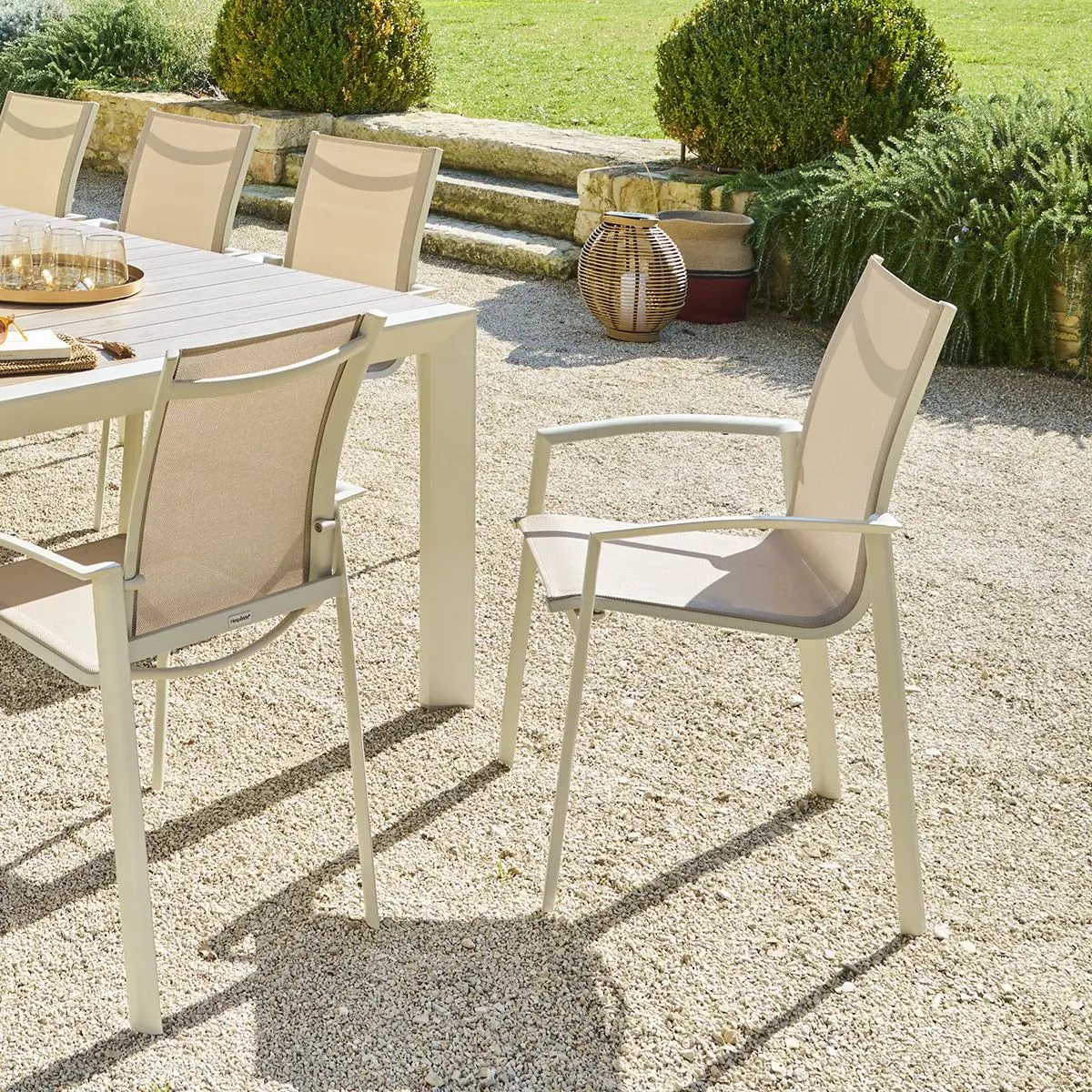 Fauteuil de jardin empilable «Axant» lin & argile en alumunium Hespéride