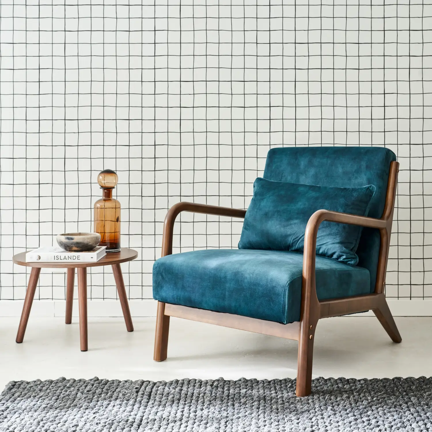 Fauteuil en velours bleu pétrole. pieds bois d’hévéa teinté noyer clair. 1 place droit fixe. pieds compas scandinave | sweeek