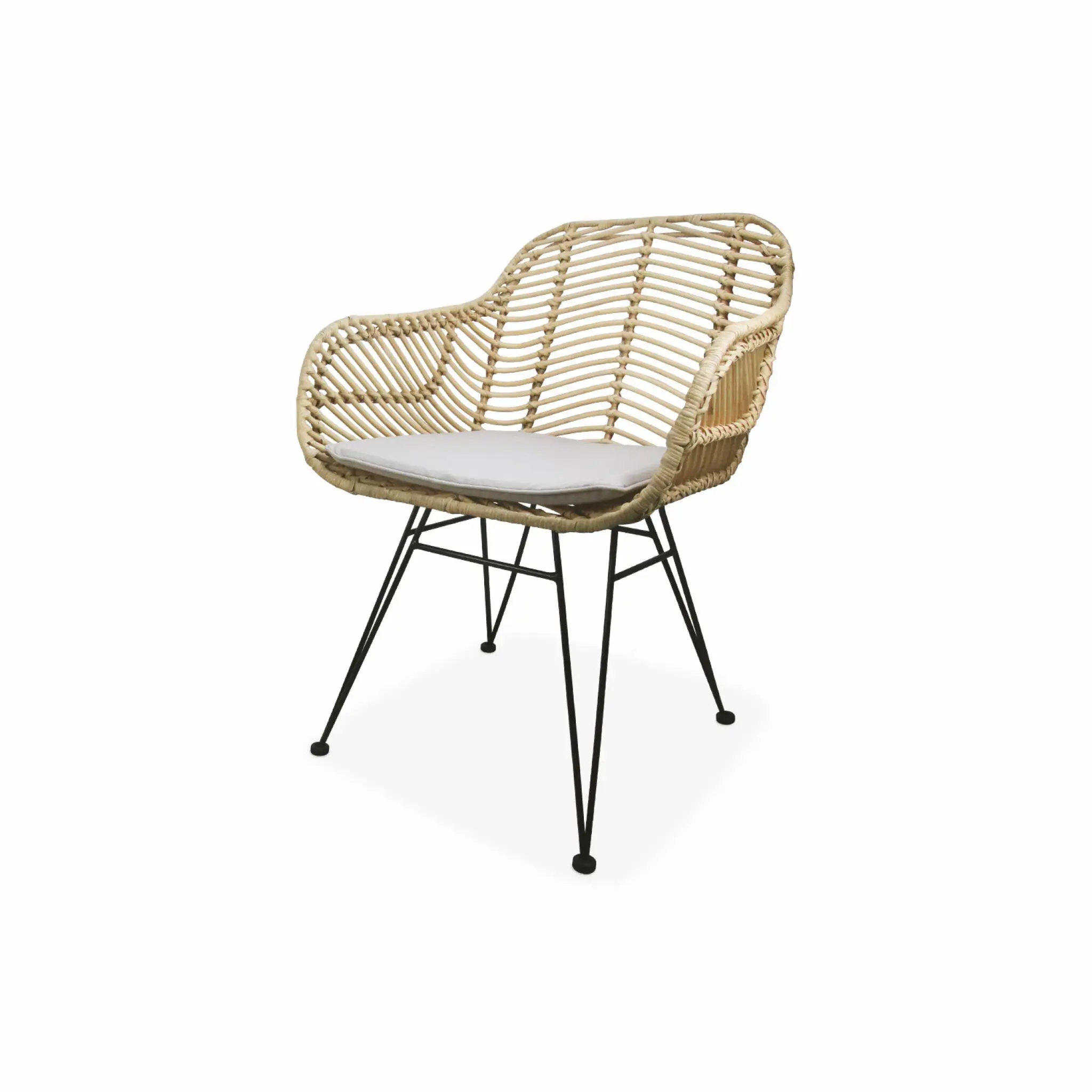 Fauteuil en rotin naturel et métal. coussin beige – Cahya