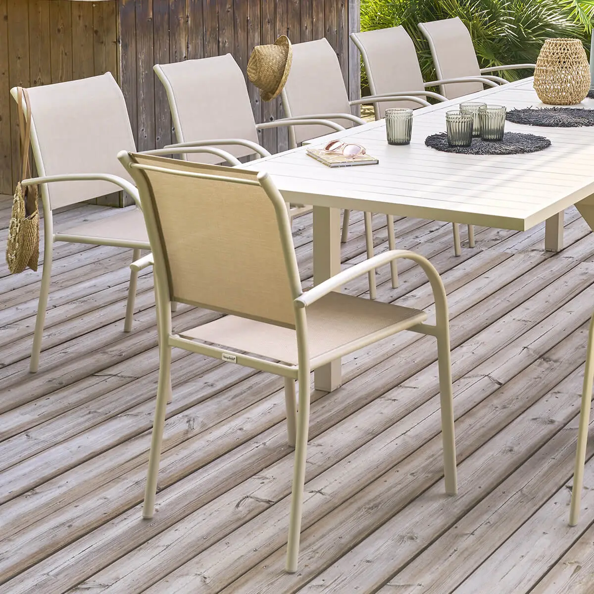 Fauteuil de jardin empilable «Piazza» lin & argile en aluminium traité en epoxy Hespéride