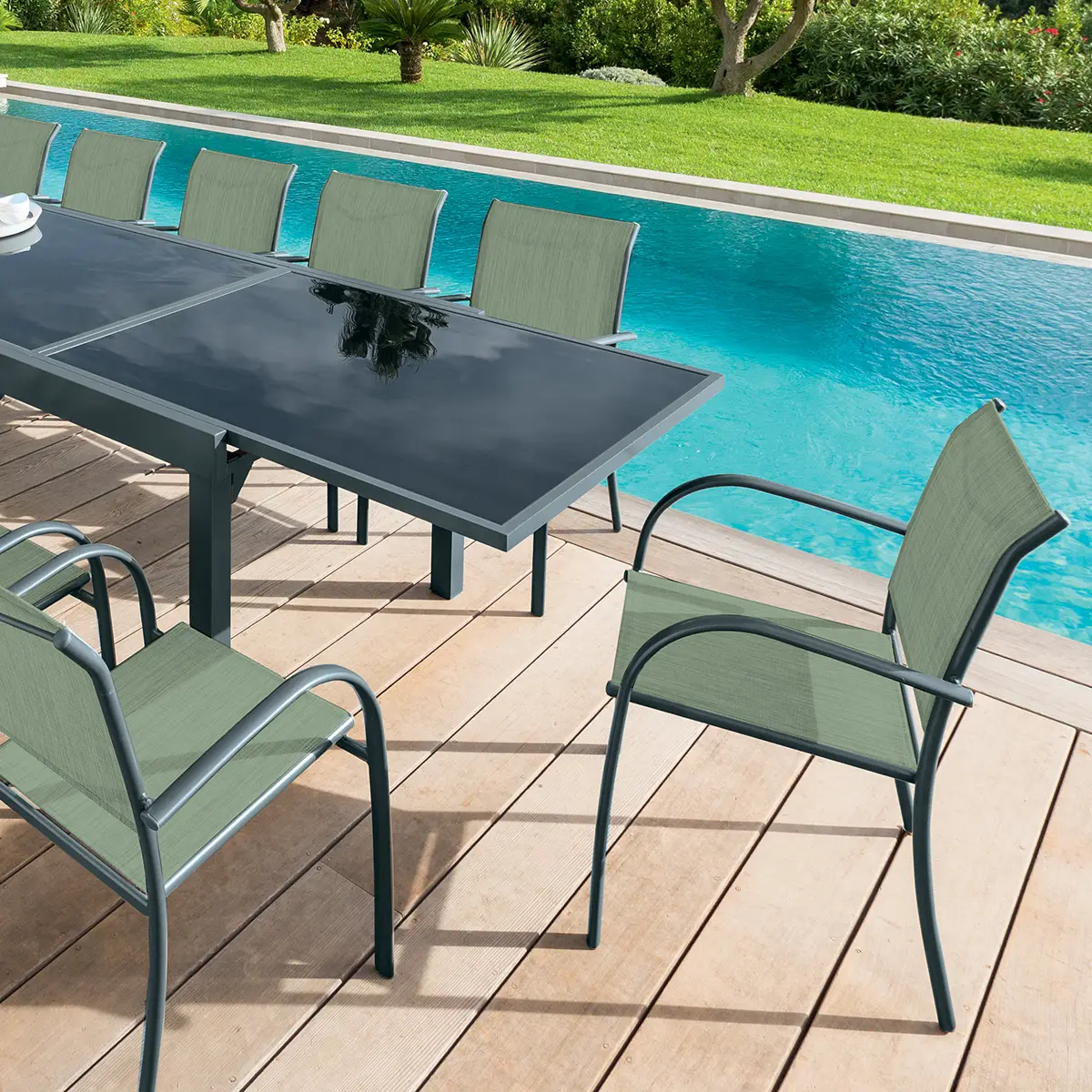 Fauteuil de jardin empilable «Piazza» vert olive & graphite en aluminium traité époxy Hespéride